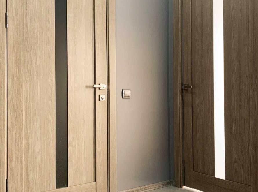 Puertas interiores y exteriores